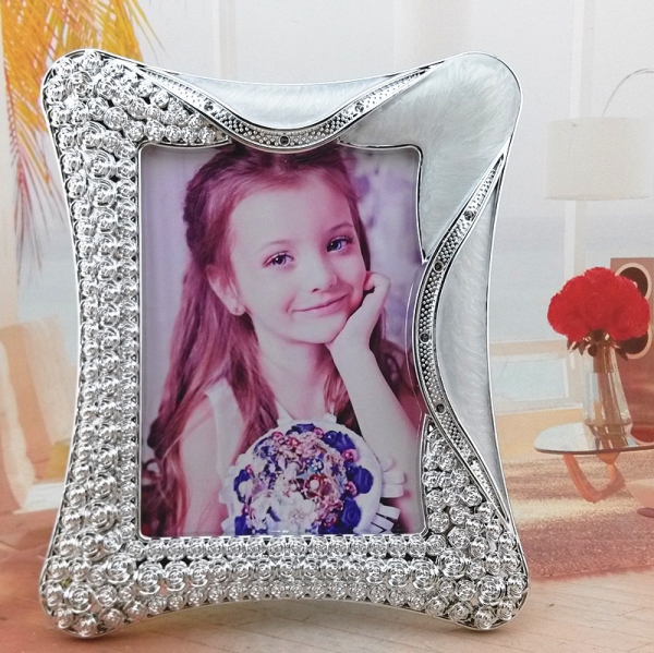 Style 72 SilverRose Flowers 7x5 Photo Frame