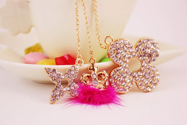 White Clover With Fur Pom Crystal Diamante Bag Charms Handbag Keyrings Pendant